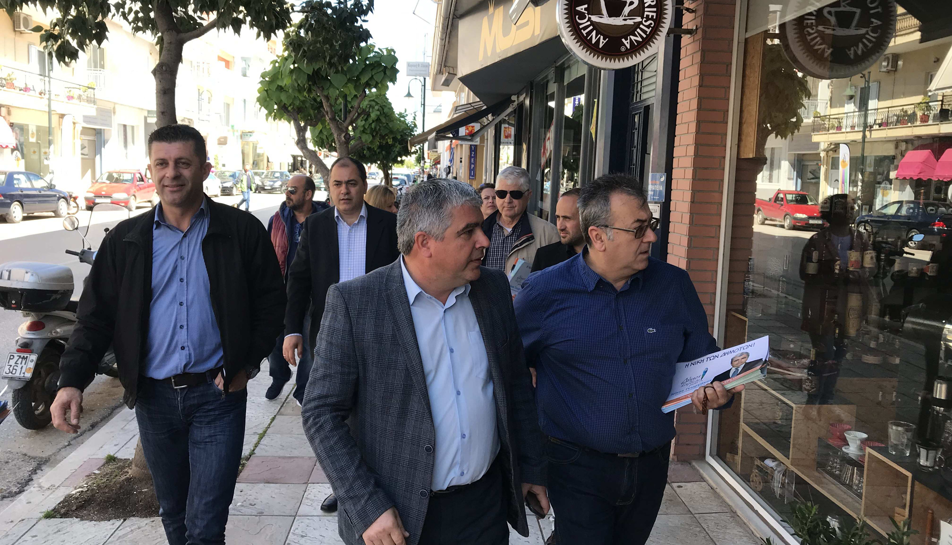 Ο «ΔΗΜΟΣ ΤΗΣ ΚΑΡΔΙΑΣ ΜΑΣ!» βγήκε στην Πρέβεζα και συνομίλησε με τους δημότες διανέμοντας το φυλλάδιο παρουσίασης υποψηφίων και προτάσεων